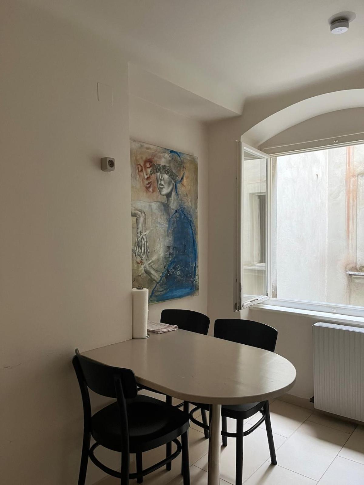 Stylish 4th-floor In Wien